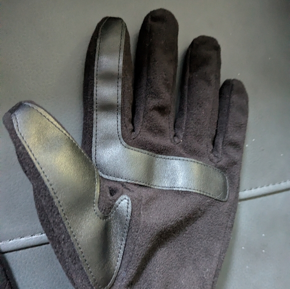 Isotoner Men's Black SmartDri Gloves - Picture 6 of 6